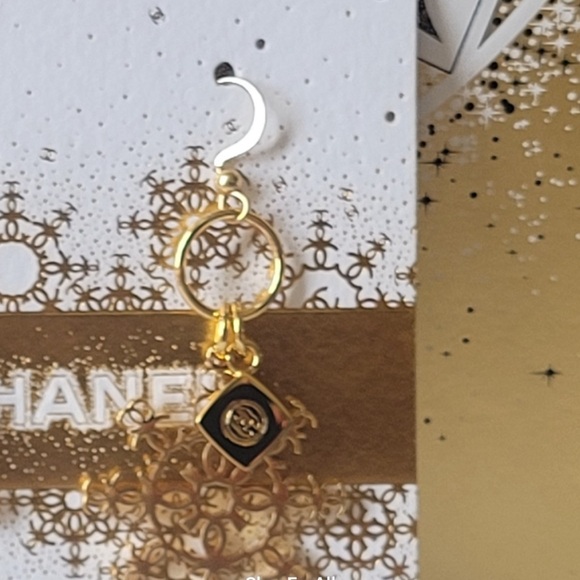 Chanel - Picture 9 of 11